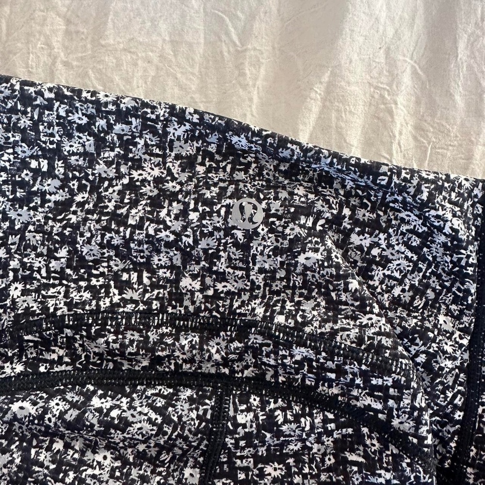 Lululemon black and white leggings